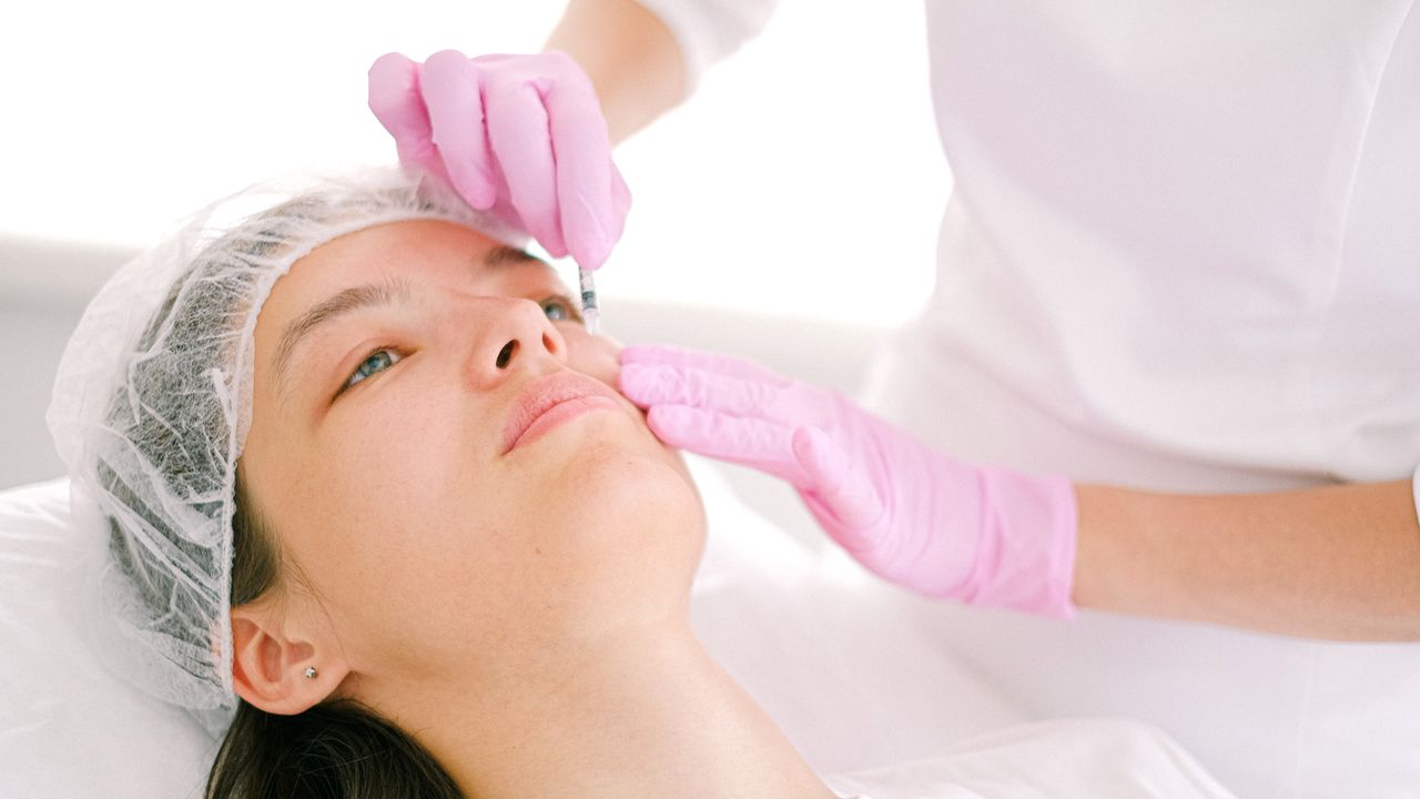 Consulta de avaliação de cirurgia estética numa clínica em Lisboa
