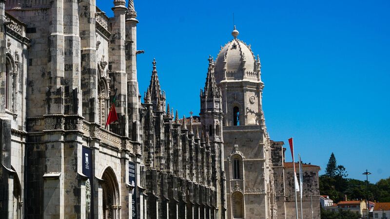 Mosteiro dos Jerónimos em Belém, Lisboa, ponto de referência para turistas